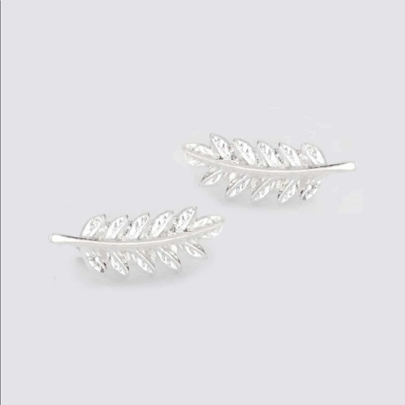 🆕 3/$30 Silver Leaf Shaped Earrings - Picture 2 of 3